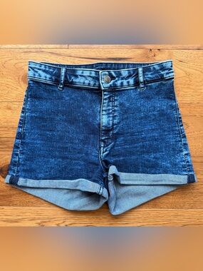 H&M Divided High-waist Stretch Denim Jean Shorts Acid Wash Blue Cuffed Hems Sz 6
